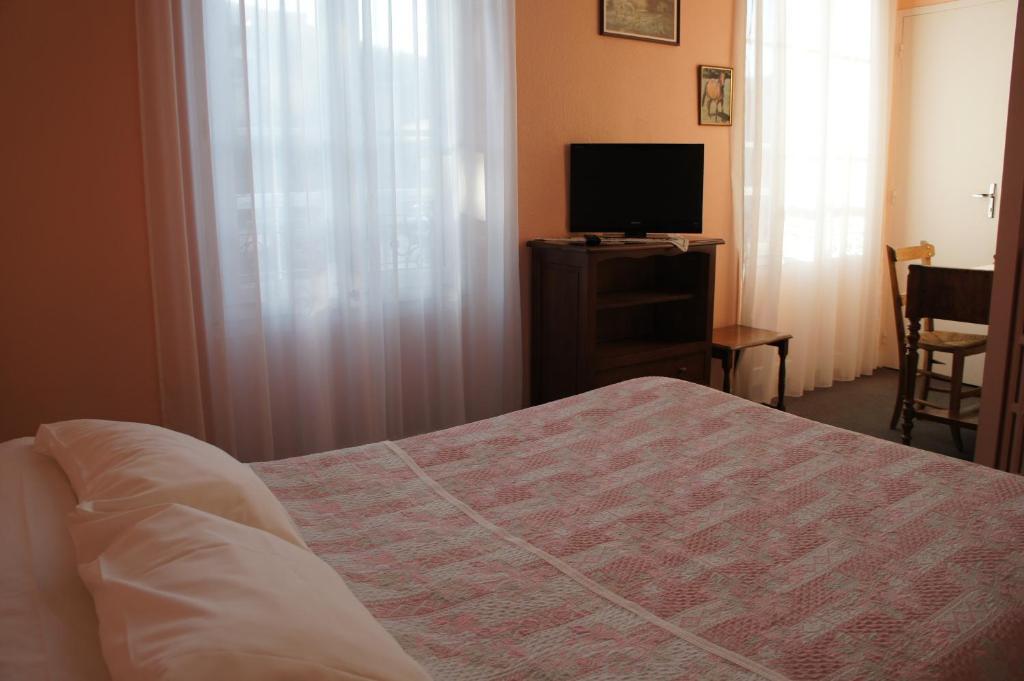 Hotel Le Commerce Bagnères-de-Bigorre Cameră foto