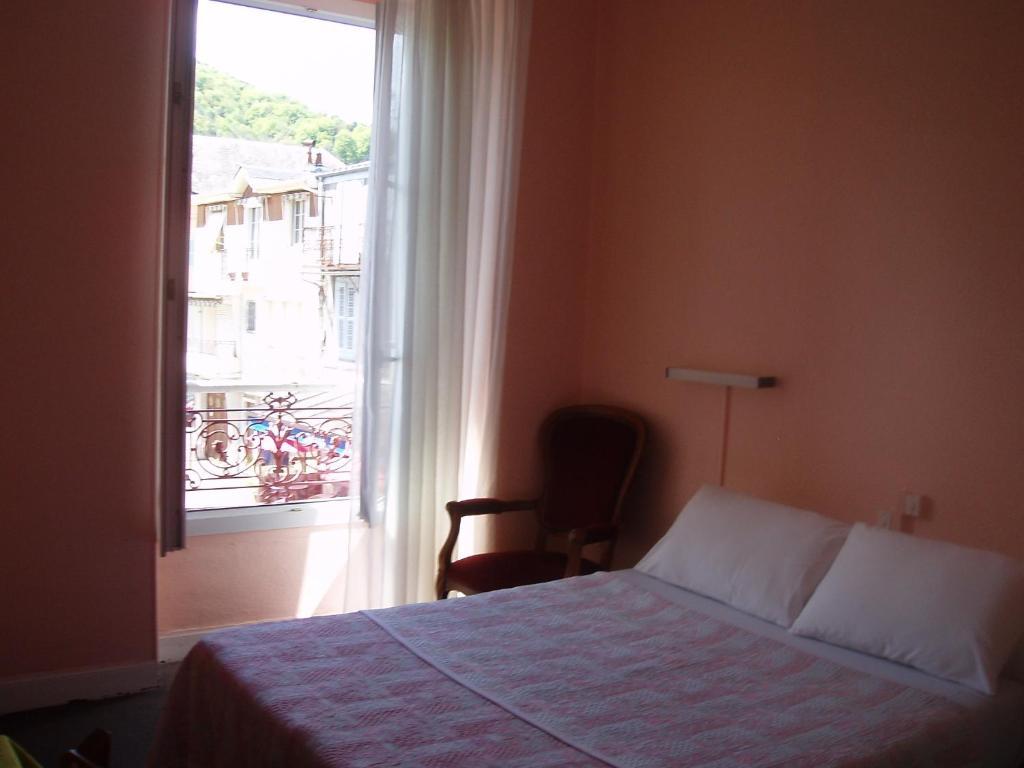 Hotel Le Commerce Bagnères-de-Bigorre Cameră foto
