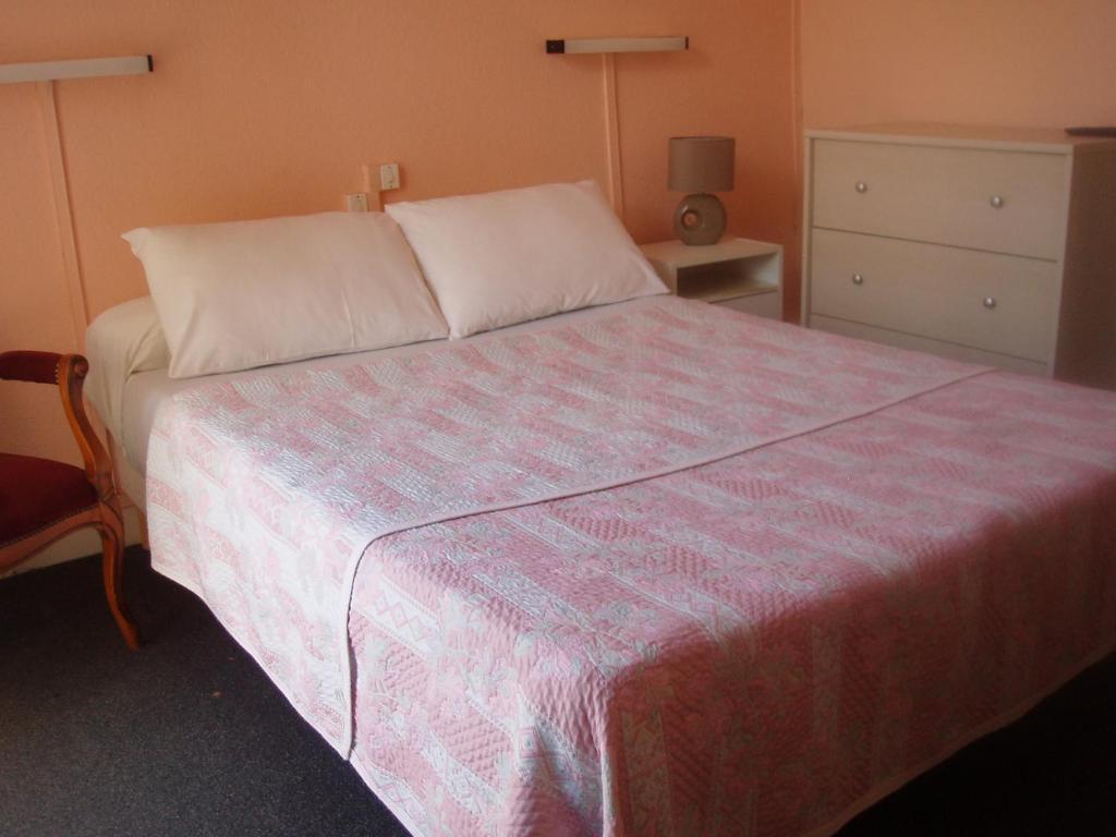 Hotel Le Commerce Bagnères-de-Bigorre Cameră foto